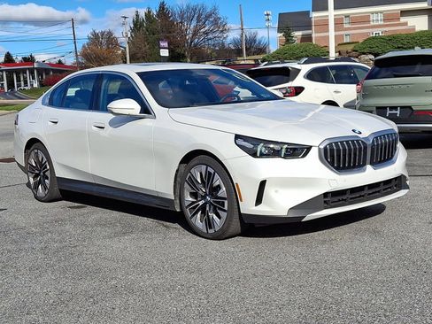Certified 2025 BMW 530i xDrive w/ Premium Package image 1