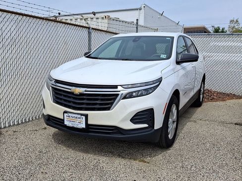 Certified 2023 Chevrolet Equinox LS w/ LS Convenience Package image 3