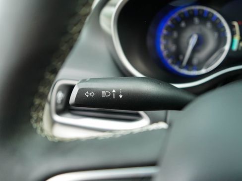 Used 2024 Chrysler Pacifica Touring-L FWD image 31