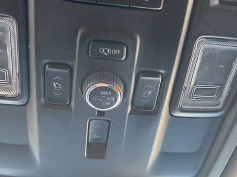 Used 2024 GMC Yukon AT4 w/ Technology Package AWD/4WD image 19