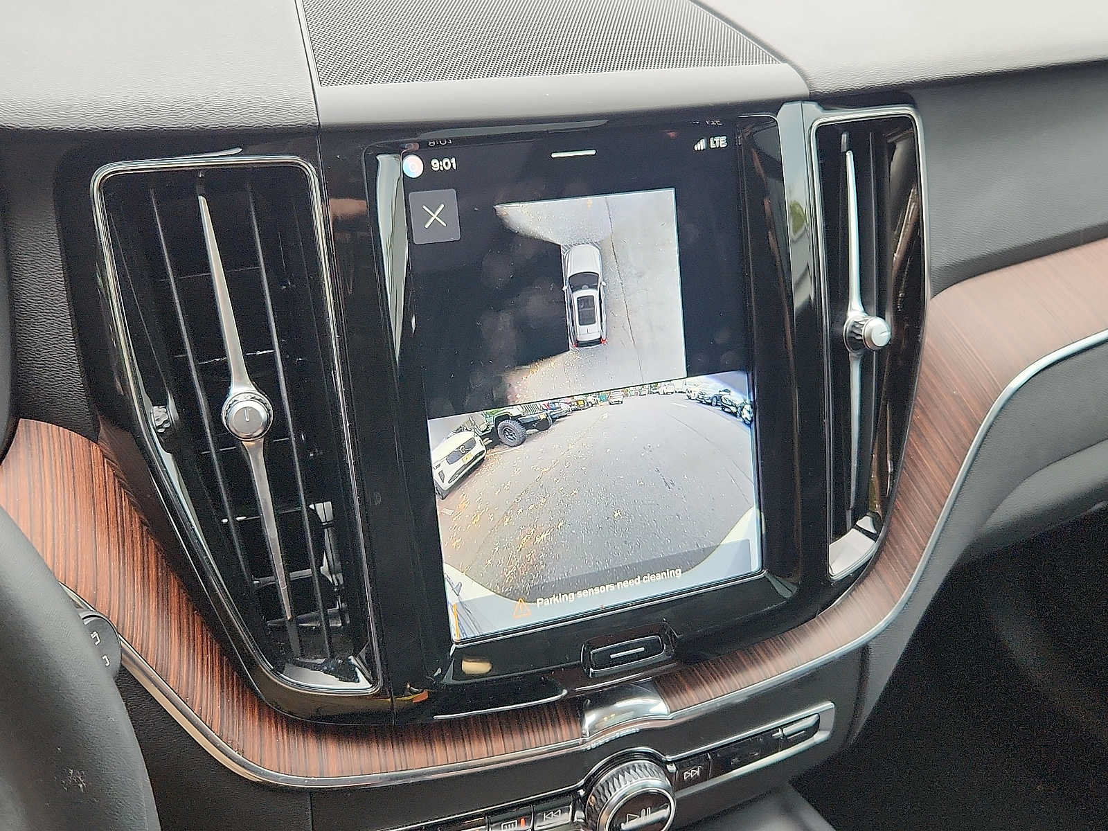 Used 2024 Volvo XC60 B5 Plus AWD/4WD image 15