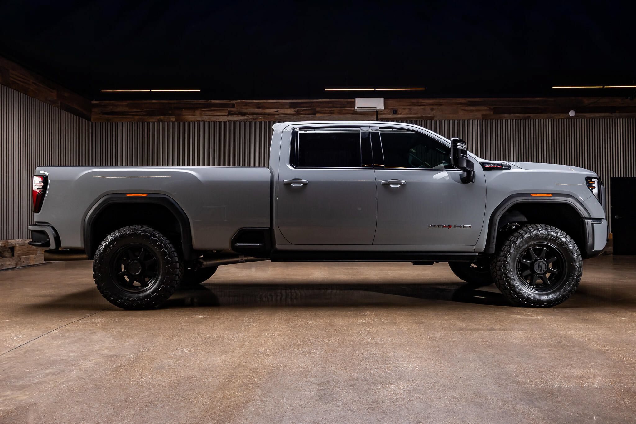 Used 2024 GMC Sierra 3500 AT4 w/ AT4 Preferred Package AWD/4WD image 11