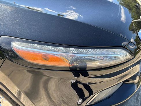 Used 2017 Jeep Cherokee Limited image 4