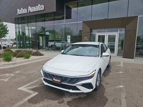 New 2026 Hyundai Elantra SE FWD image 1