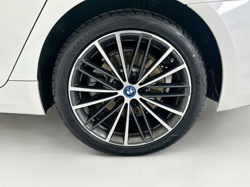 Certified 2023 BMW 530e w/ Premium Package RWD image 30