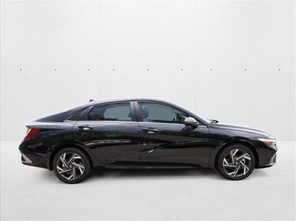 New 2025 Hyundai Elantra Limited video 4