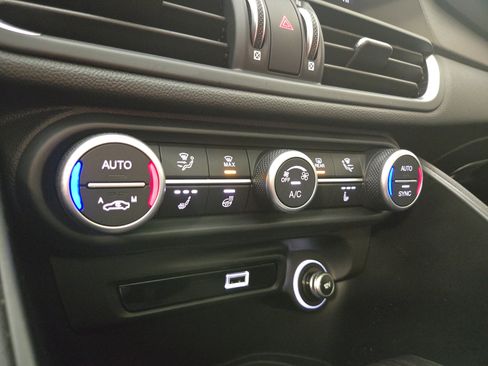 Used 2020 Alfa Romeo Giulia Ti w/ Nero Edizione image 28