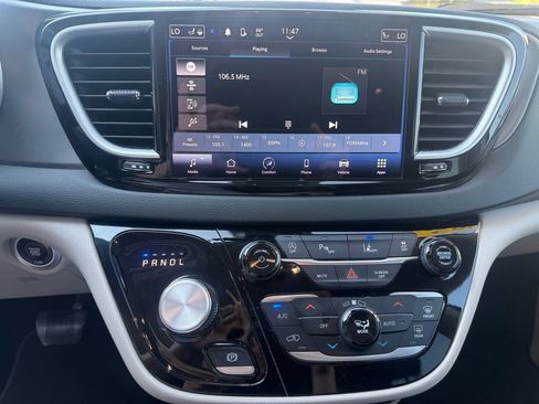 Used 2023 Chrysler Pacifica Touring-L FWD image 25
