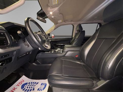 Used 2024 Ford Expedition XLT image 11