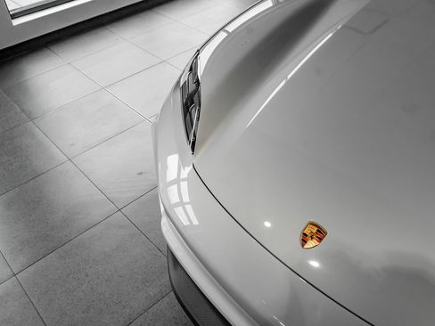 Certified 2025 Porsche Macan 4 Electric image 29