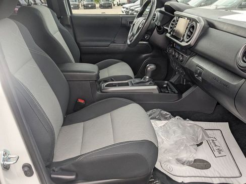 Used 2022 Toyota Tacoma TRD Sport AWD/4WD image 28