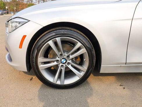 Used 2018 BMW 330i xDrive Sedan w/ Convenience Package image 23