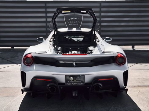 Used 2020 Ferrari 488 Pista Coupe RWD image 17