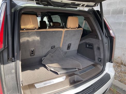 Used 2022 Cadillac Escalade Premium Luxury AWD/4WD image 9