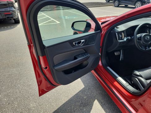 Used 2022 Volvo S60 T8 R-Design AWD/4WD image 17