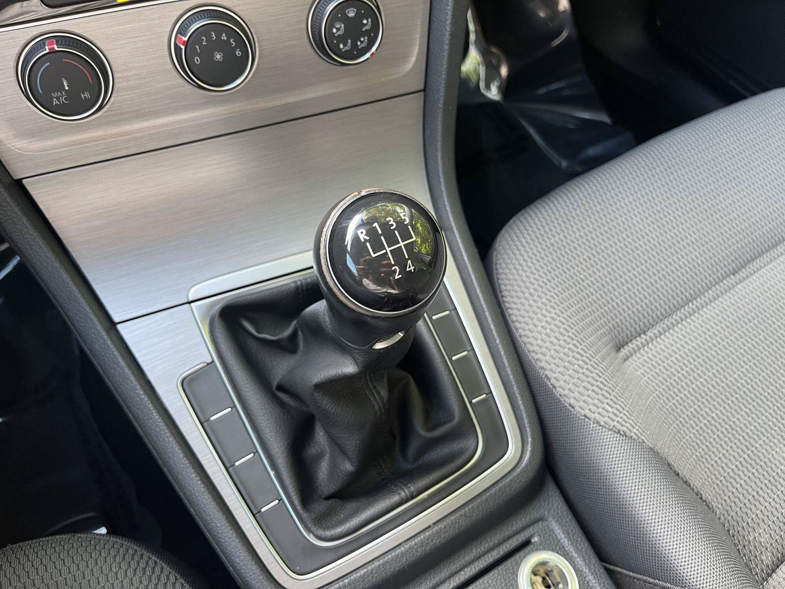 Used 2016 Volkswagen Golf S FWD image 39