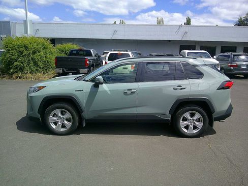 Used 2021 Toyota RAV4 XLE w/ XLE Grade Weather Package AWD/4WD image 2