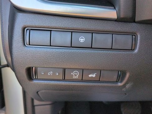 Used 2023 Nissan Rogue SV w/ SV Premium B Package FWD image 18