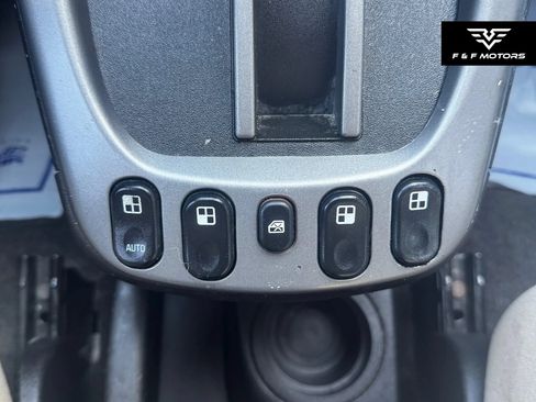 Used 2006 Pontiac Torrent 2WD image 17