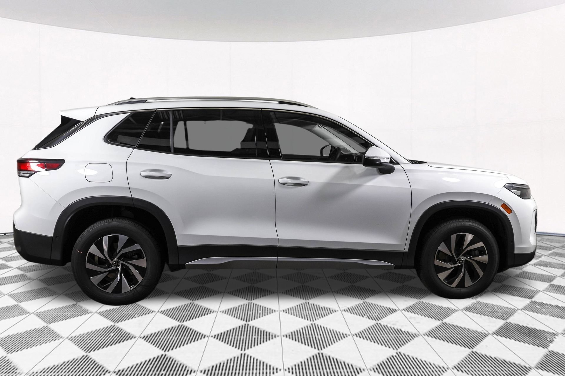 Used 2026 Volkswagen Tiguan S AWD/4WD image 11