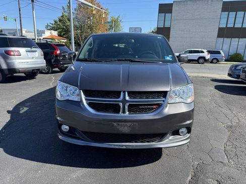 Used 2017 Dodge Grand Caravan SXT image 9
