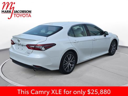 Used 2024 Toyota Camry XLE image 9