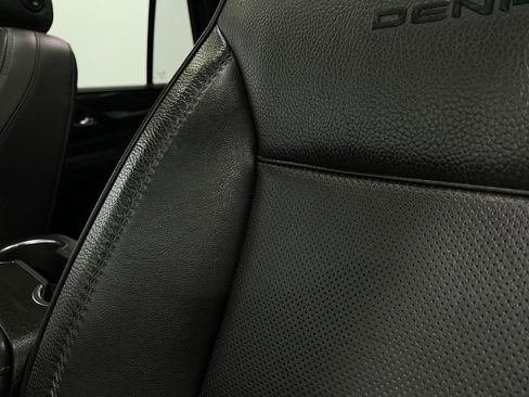 Used 2021 GMC Yukon Denali w/ Advanced Technology Package image 19