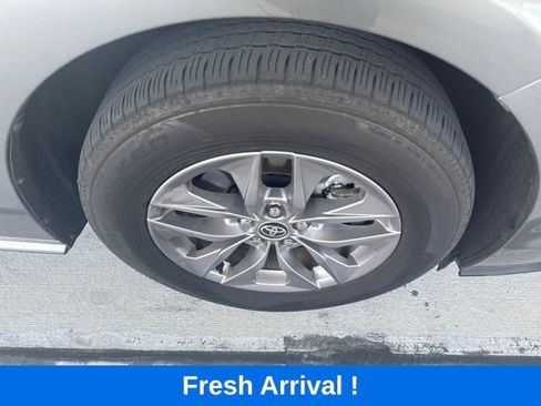 Used 2026 Toyota Sienna XLE FWD image 22