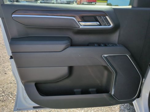 Used 2025 GMC Sierra 1500 SLT AWD/4WD image 14