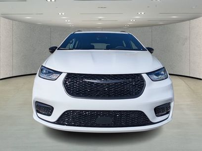 New 2026 Chrysler Pacifica Select w/ S Appearance Package