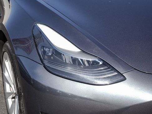 Used 2021 Tesla Model 3 Standard Range Plus RWD image 5