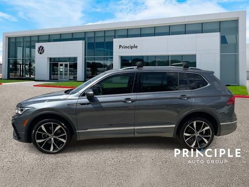Used 2024 Volkswagen Tiguan SEL R-Line w/ MDO Package, Two-Row AWD/4WD image 6