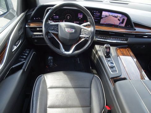 Used 2021 Cadillac Escalade Premium Luxury AWD/4WD image 15
