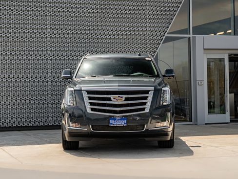 Used 2020 Cadillac Escalade Luxury image 36