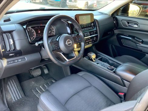 Used 2022 Nissan Pathfinder SV w/ SV Premium Package image 18