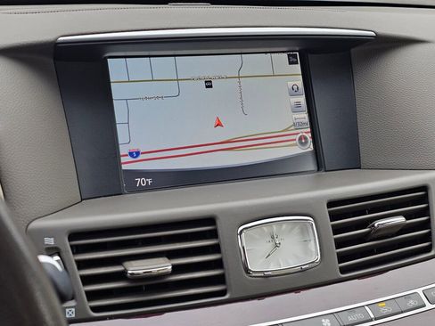 Used 2018 INFINITI Q70 Luxe image 33