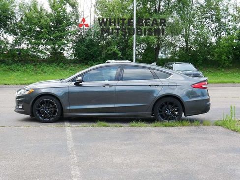 Used 2019 Ford Fusion SE FWD image 3