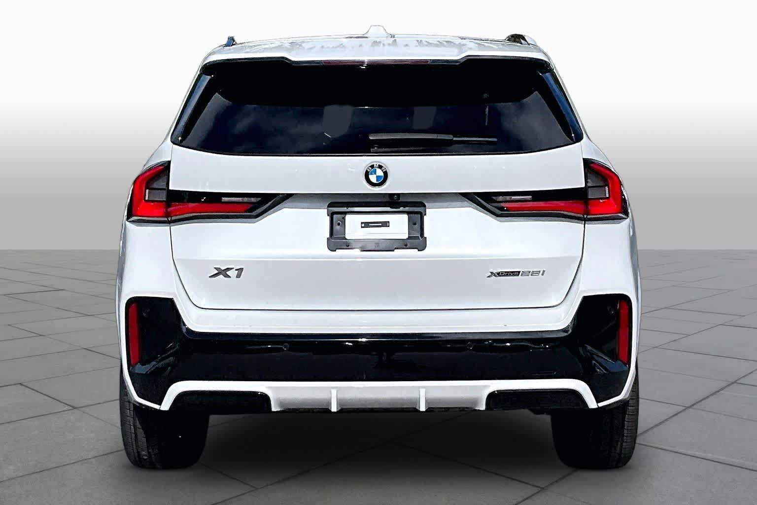 Used 2023 BMW X1 xDrive28i w/ M Sport Package AWD/4WD image 5