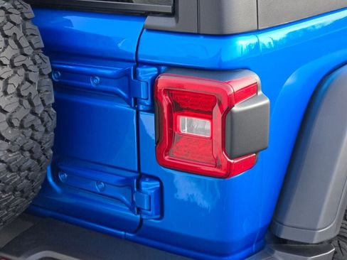 Used 2025 Jeep Wrangler Unlimited Rubicon image 12