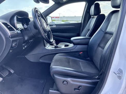 Used 2020 Jeep Grand Cherokee Laredo w/ Laredo X Package RWD image 18