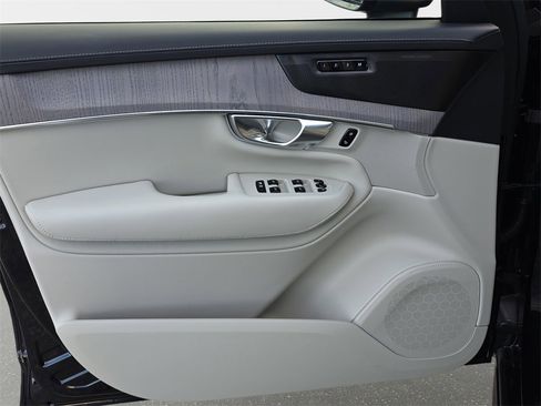 Used 2025 Volvo XC90 B6 Ultra w/ Protection Package Premier image 32