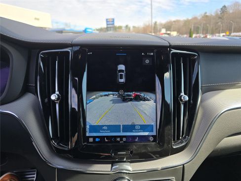 Used 2022 Volvo XC60 T8 R-Design image 27