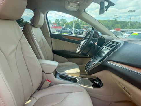 Used 2017 Lincoln MKC Select w/ Select Plus Package FWD image 21