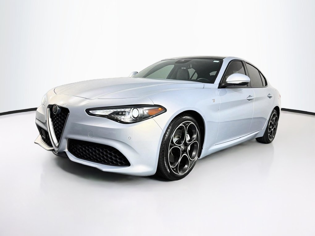 Used 2022 Alfa Romeo Giulia Ti RWD image 3