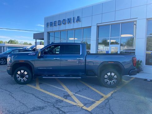 Used 2025 GMC Sierra 3500 Denali w/ Technology Package AWD/4WD image 2