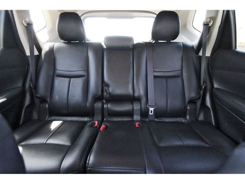 Used 2017 Nissan Rogue SV w/ SV Premium Package image 16