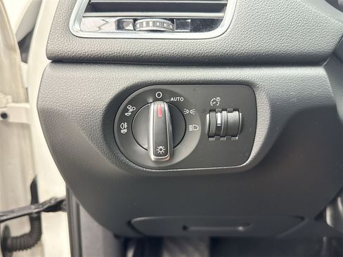 Used 2018 Audi Q3 2.0T Premium image 26