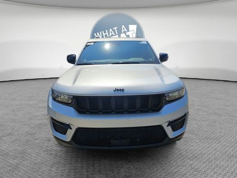 New 2025 Jeep Grand Cherokee Limited w/ Black Appearance Package AWD/4WD image 2