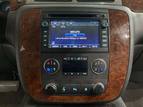 Used 2010 Chevrolet Avalanche LTZ image 11