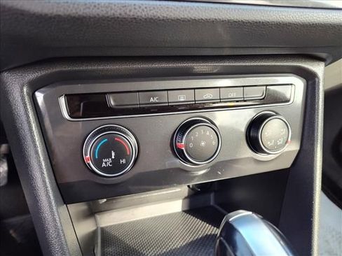 Used 2021 Volkswagen Tiguan S image 17